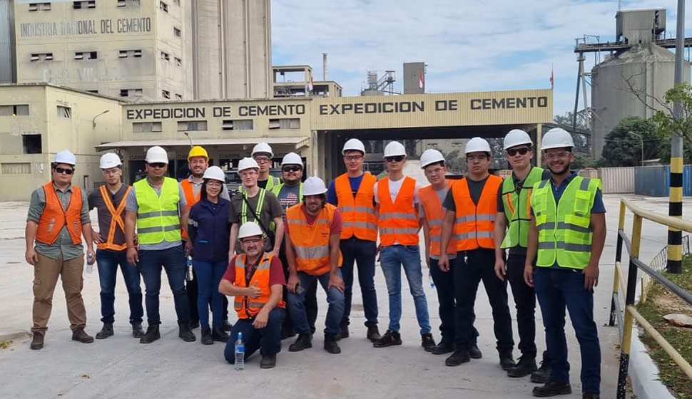 Estudiantes de Ingeniería Electromecánica visitan planta de la INC en Villeta