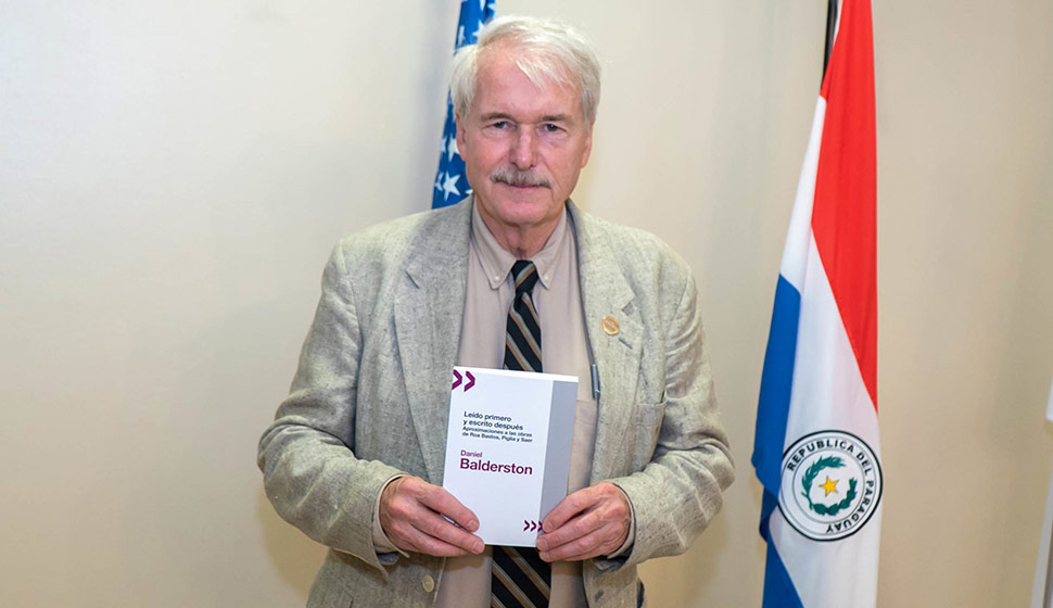 Exitoso lanzamiento del libro de Daniel Balderston en UniNorte
